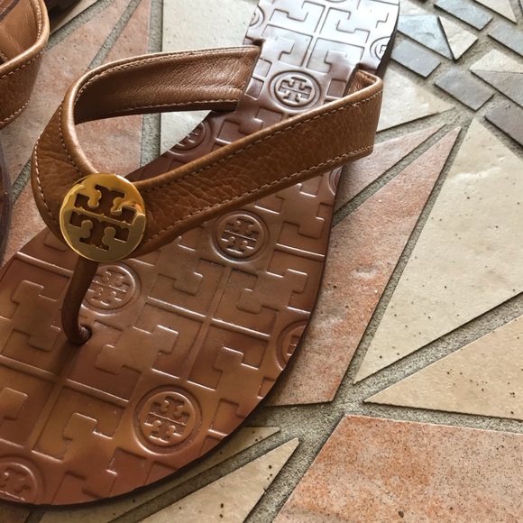 Tory Burch Brown Leather Flip Flops with Gold Emblem - Picture 4 of 8